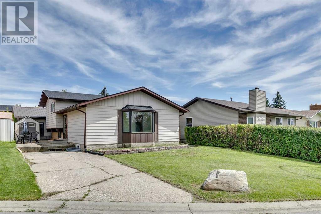 Single Family House 4 Level for Sale in  Rundleson Place NE Rundle Calgary 