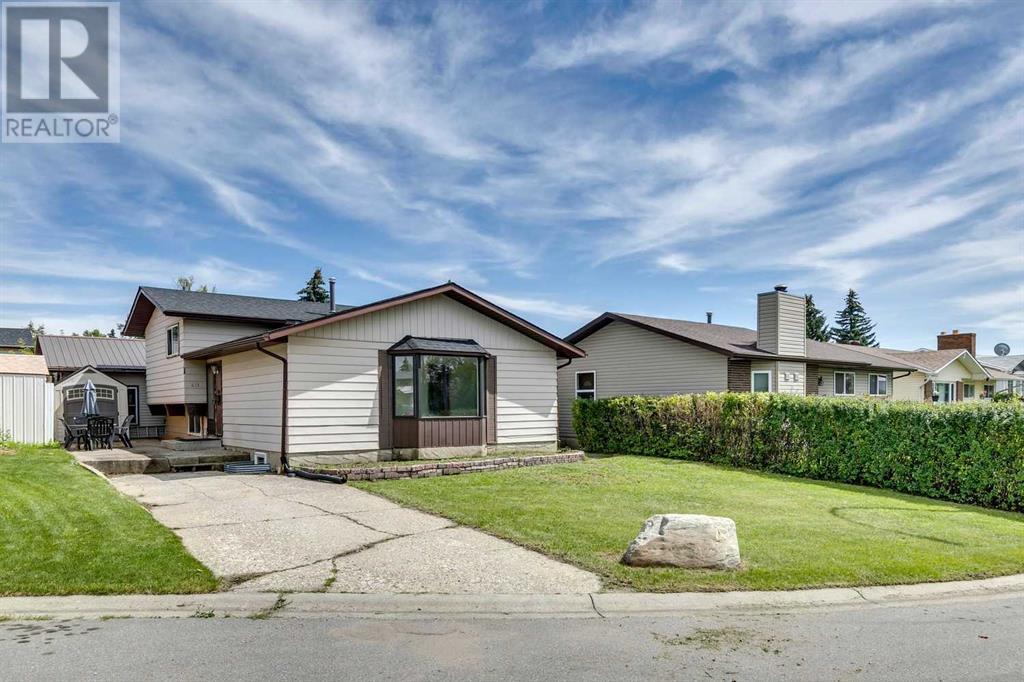 Single Family House 4 Level for Sale in  Rundleson Place NE Rundle Calgary 