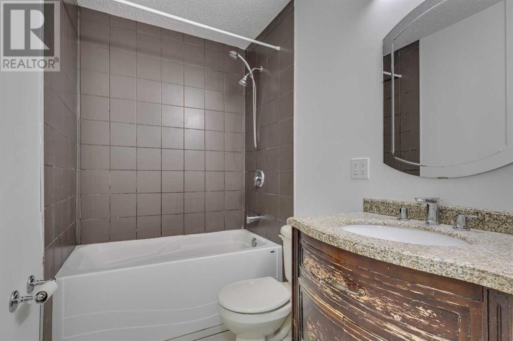 Single Family House 4 Level for Sale in  Rundleson Place NE Rundle Calgary 
