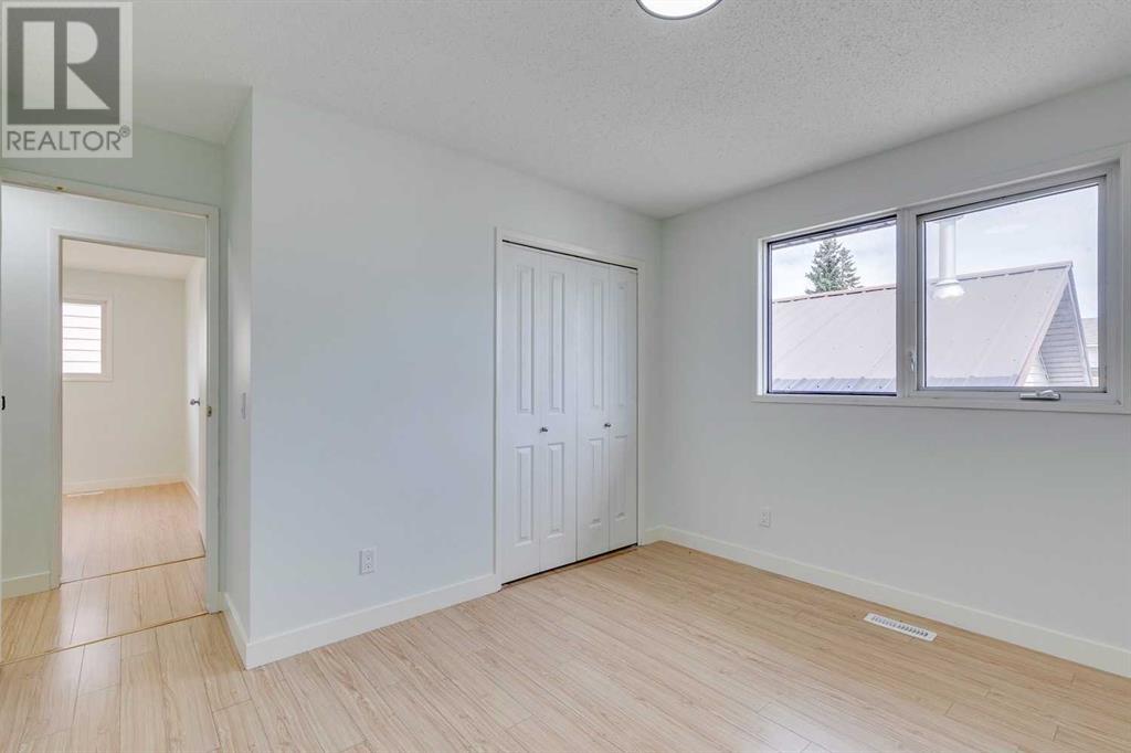 Single Family House 4 Level for Sale in  Rundleson Place NE Rundle Calgary 
