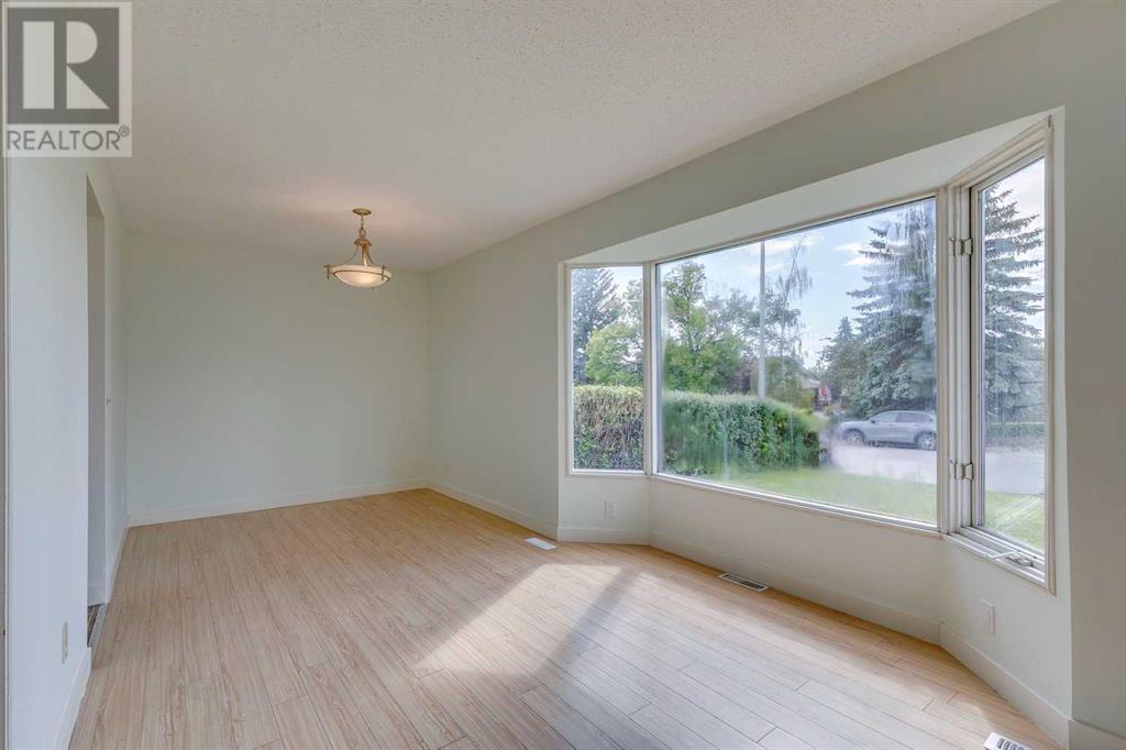 Single Family House 4 Level for Sale in  Rundleson Place NE Rundle Calgary 