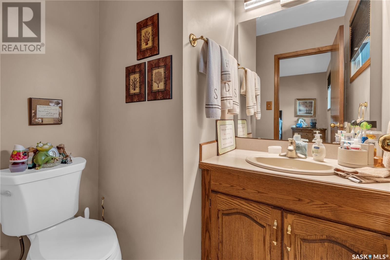 Photo 17 of 804 Eastview Avenue, Regina SK
