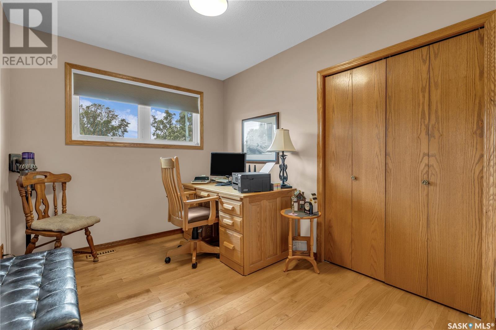 Photo 19 of 804 Eastview Avenue, Regina SK