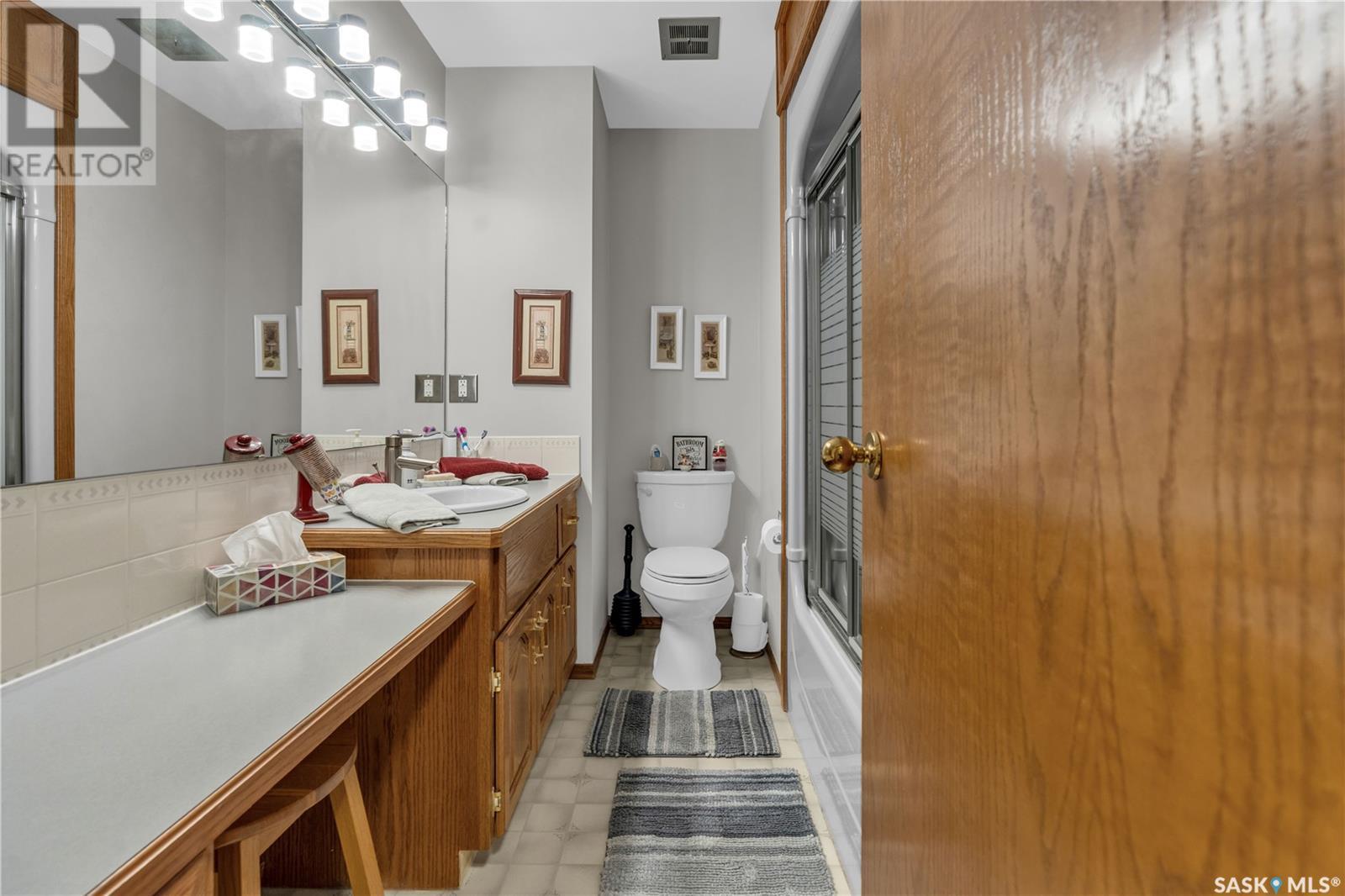 Photo 20 of 804 Eastview Avenue, Regina SK