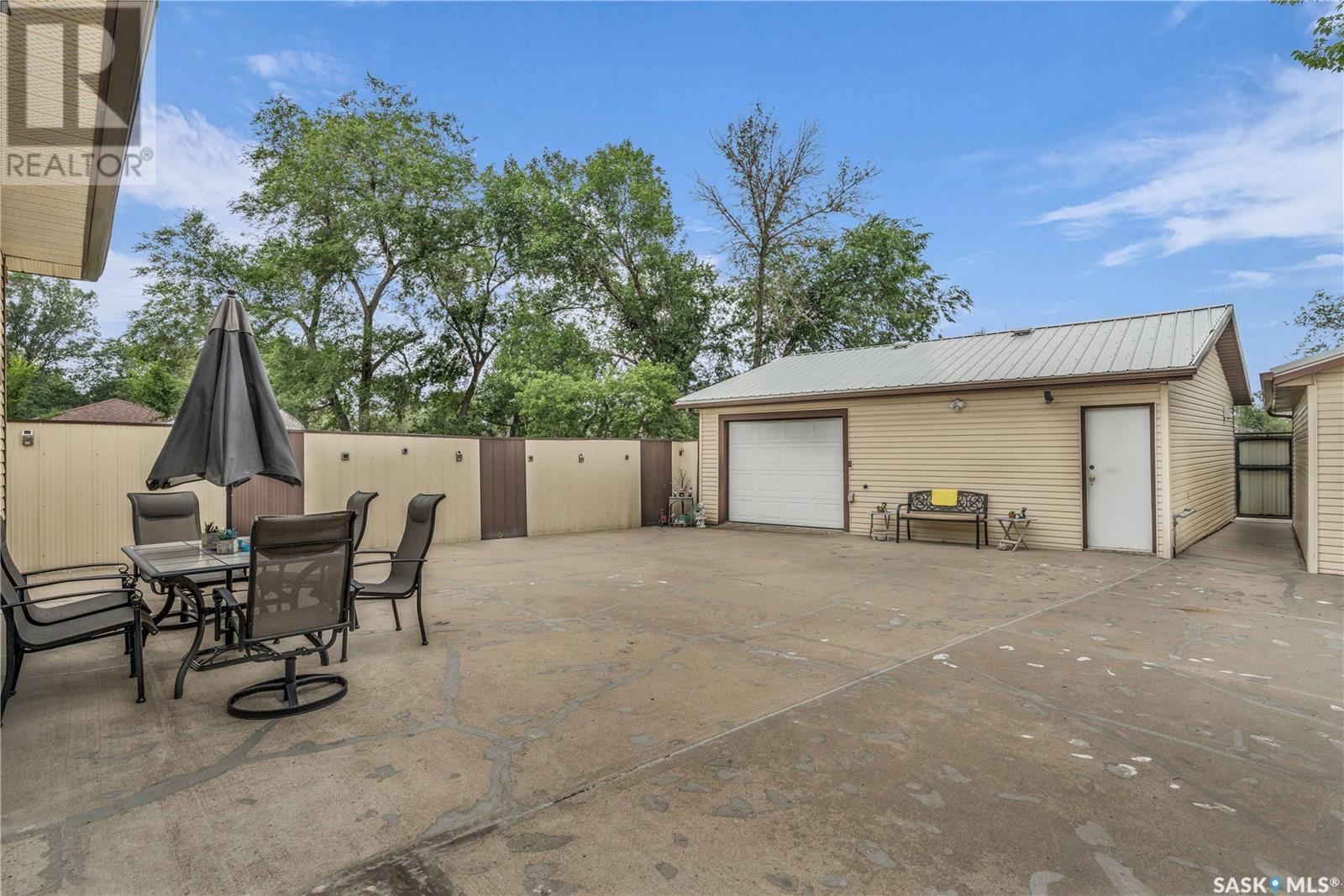 Photo 36 of 804 Eastview Avenue, Regina SK