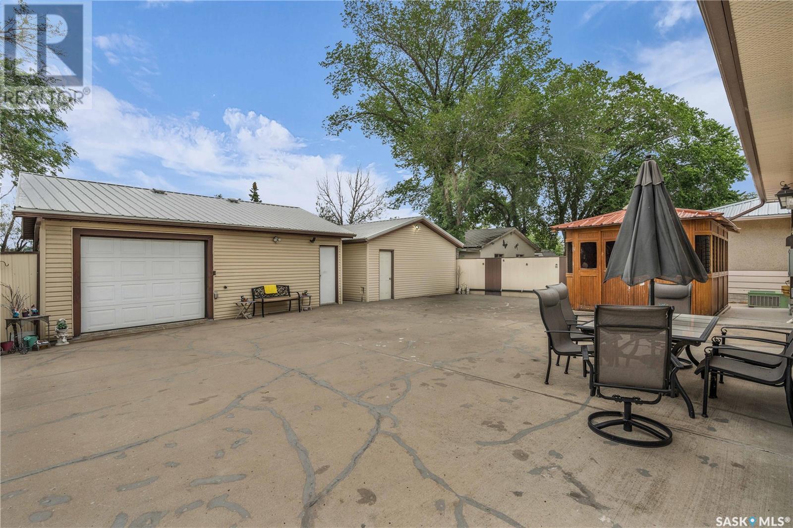 Photo 37 of 804 Eastview Avenue, Regina SK