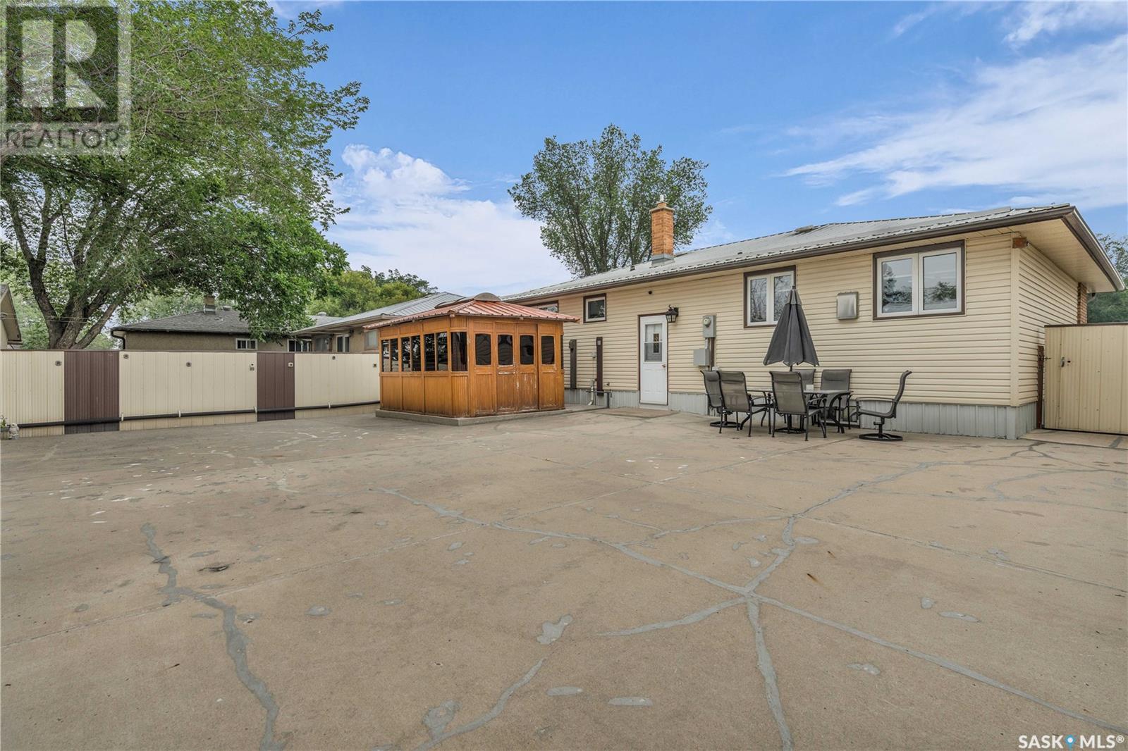 Photo 39 of 804 Eastview Avenue, Regina SK