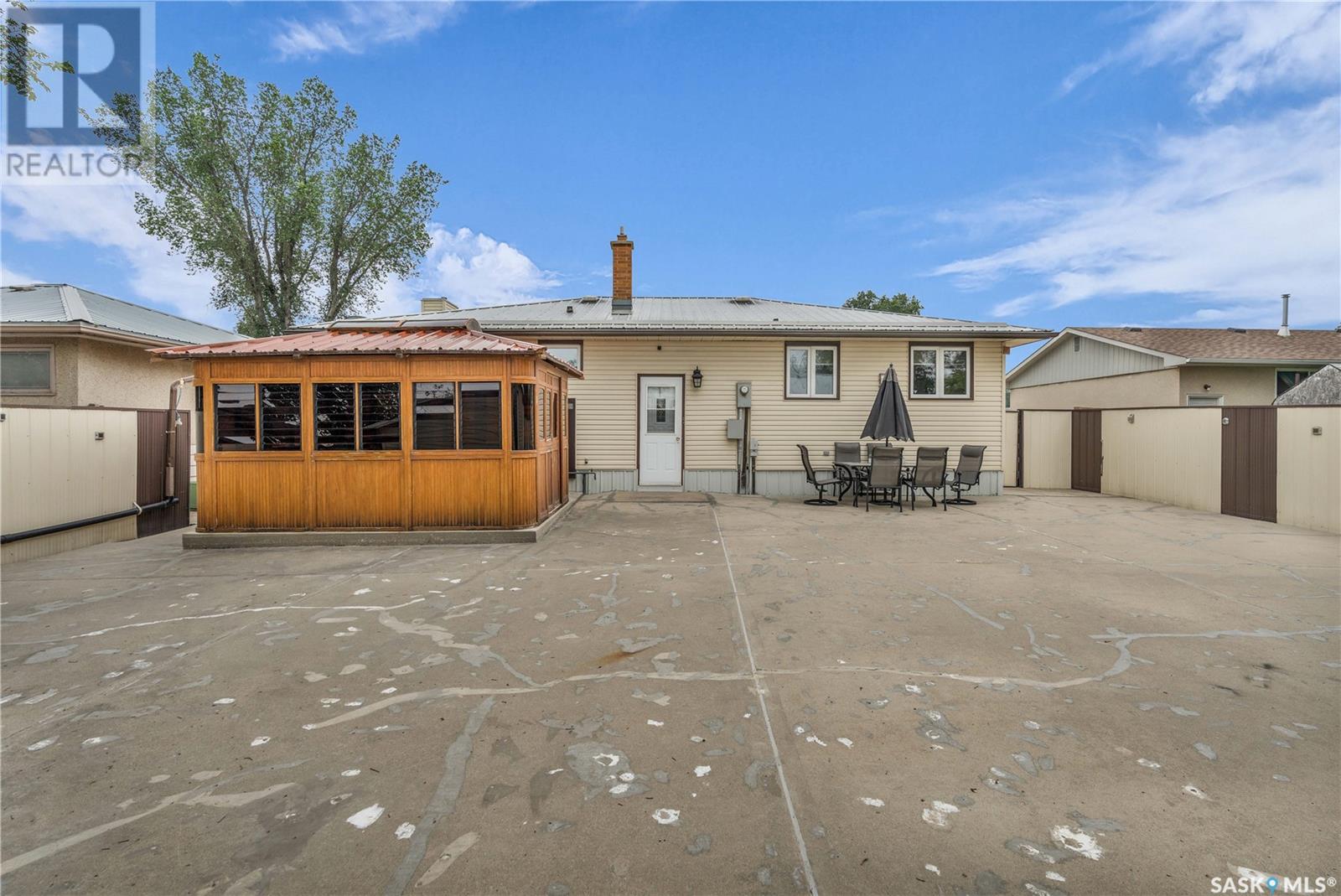 Photo 40 of 804 Eastview Avenue, Regina SK