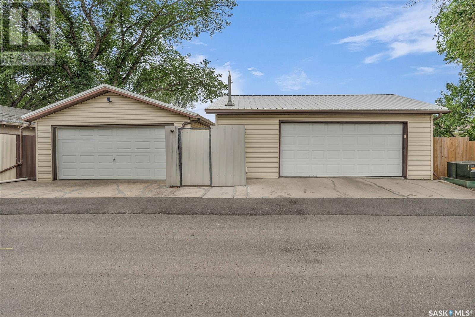 Photo 43 of 804 Eastview Avenue, Regina SK