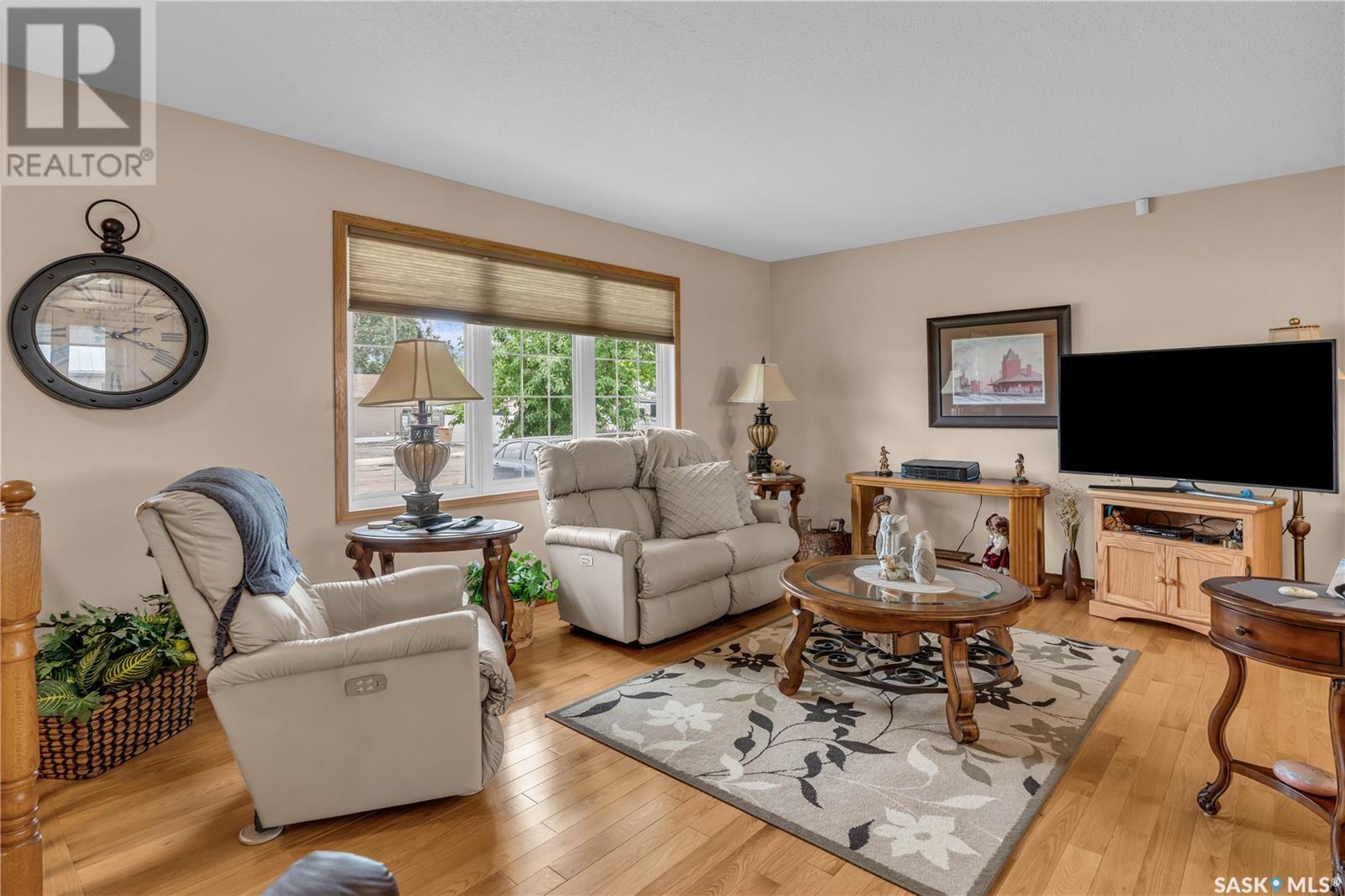 Photo 7 of 804 Eastview Avenue, Regina SK