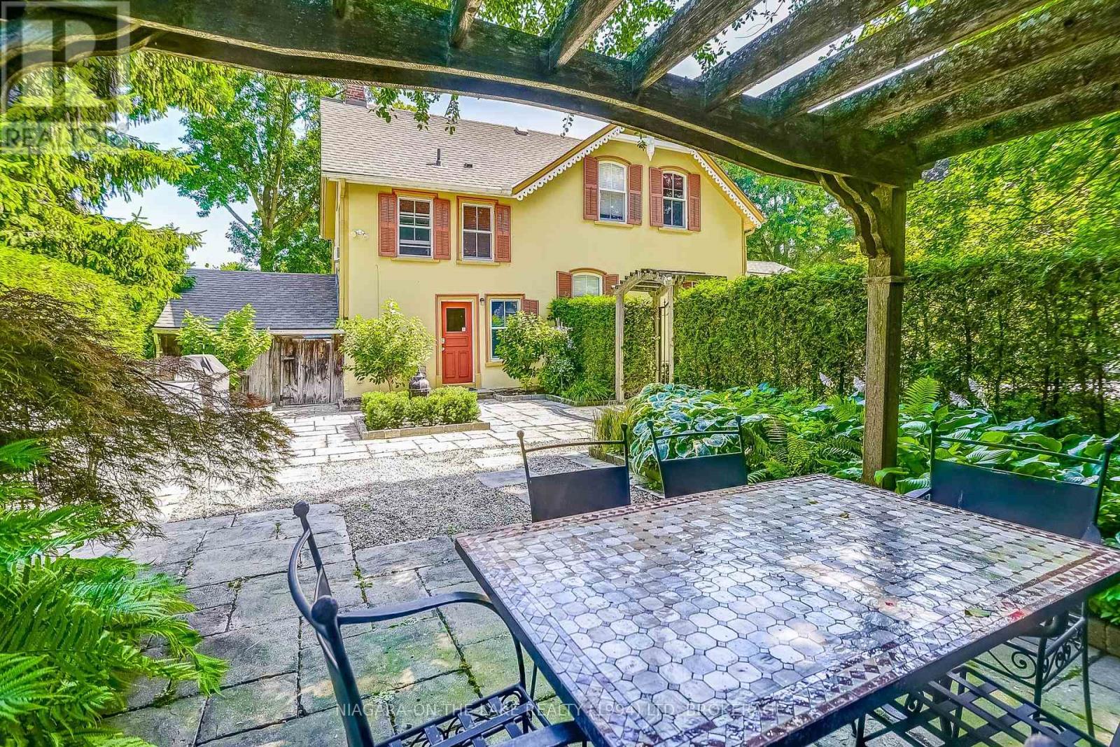 Photo 12 of 129 Victoria Street, Niagaraonthelake ON