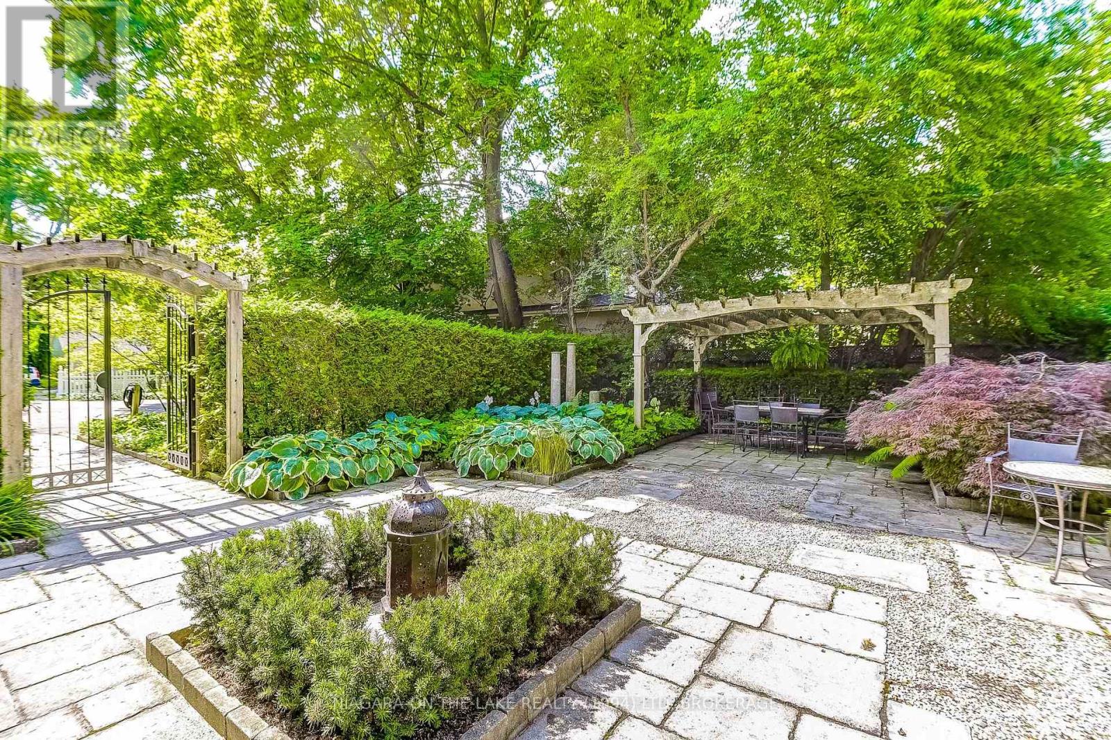 Photo 3 of 129 Victoria Street, Niagaraonthelake ON