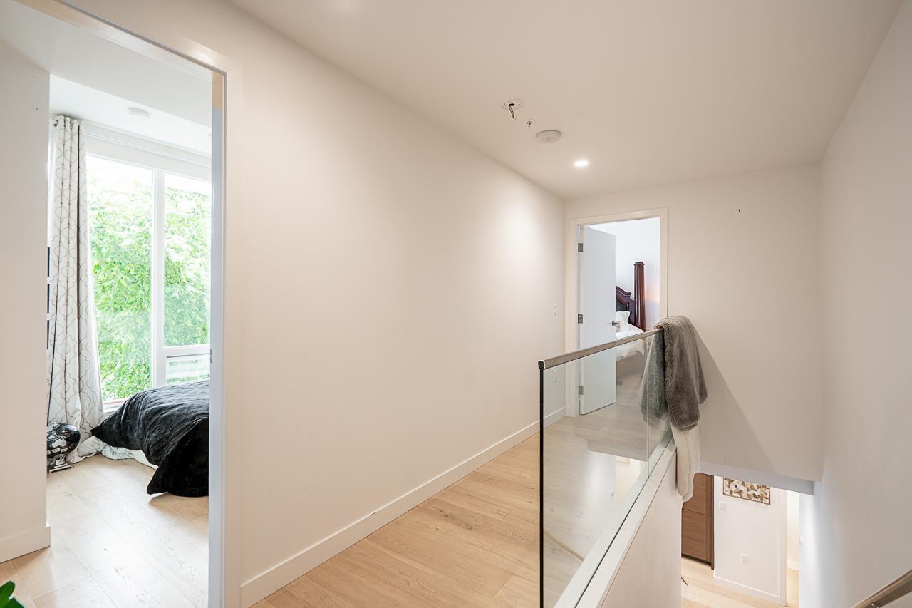 TH1 1439 GEORGE STREET, White Rock