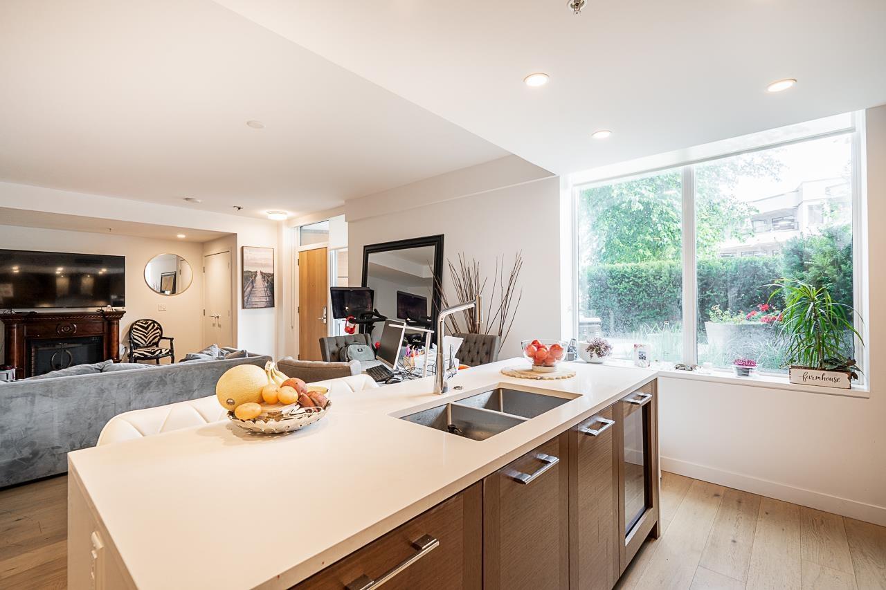 TH1 1439 GEORGE STREET, White Rock