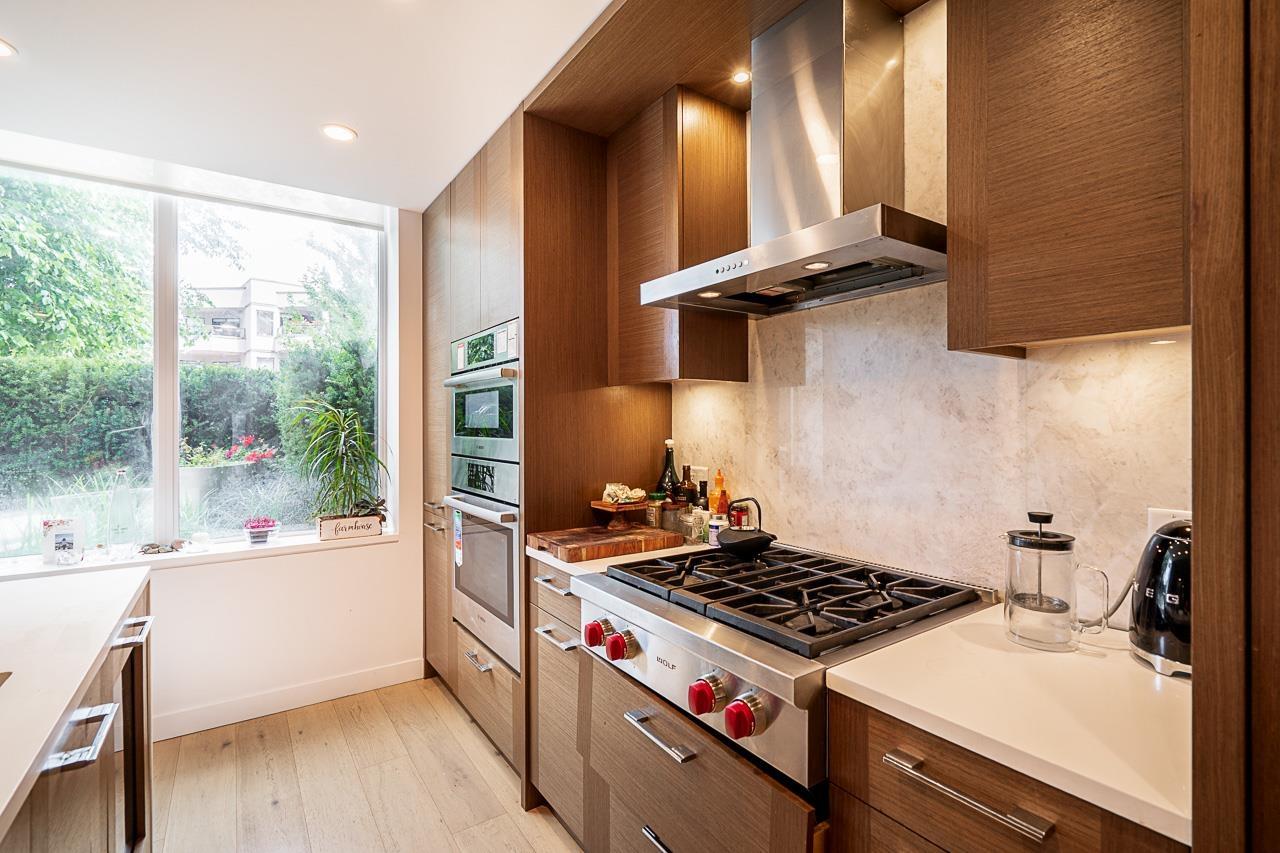 TH1 1439 GEORGE STREET, White Rock