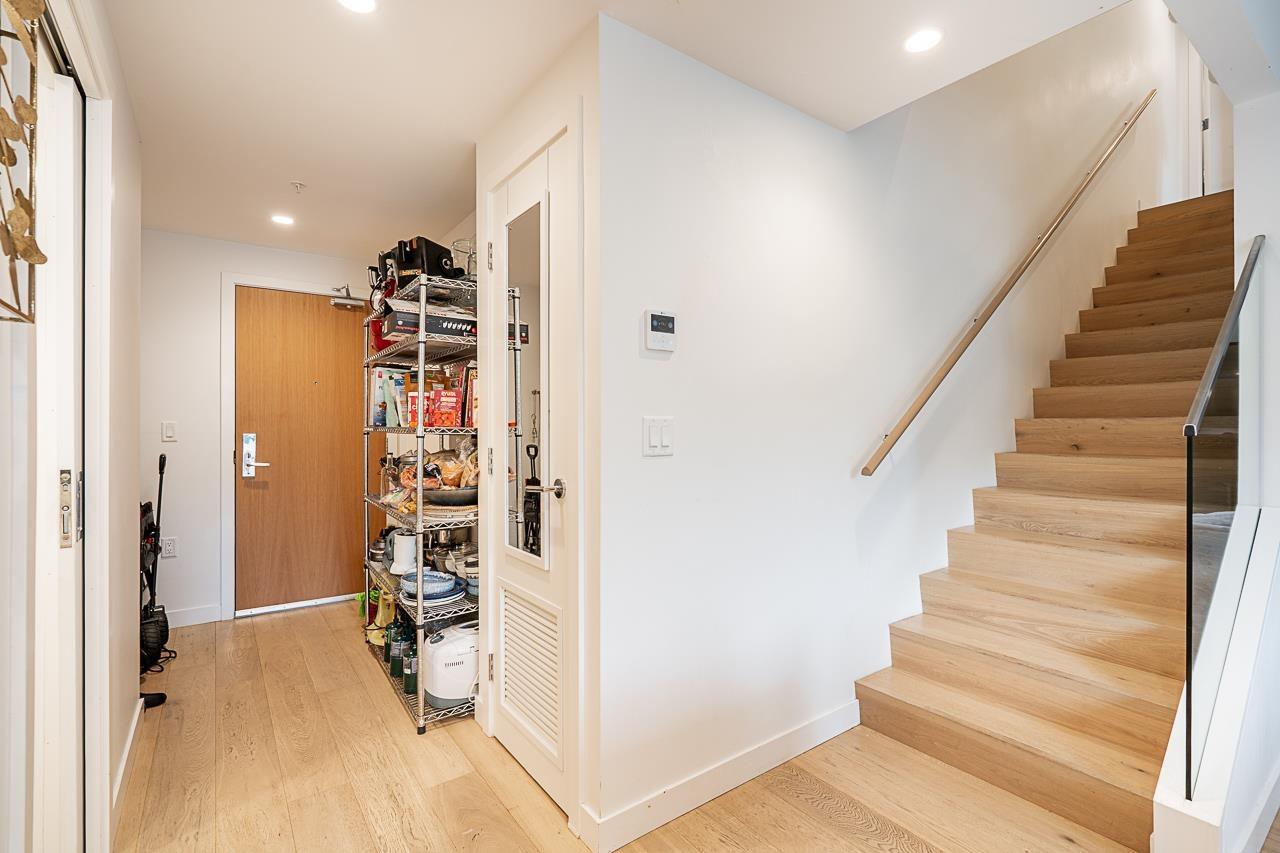 TH1 1439 GEORGE STREET, White Rock