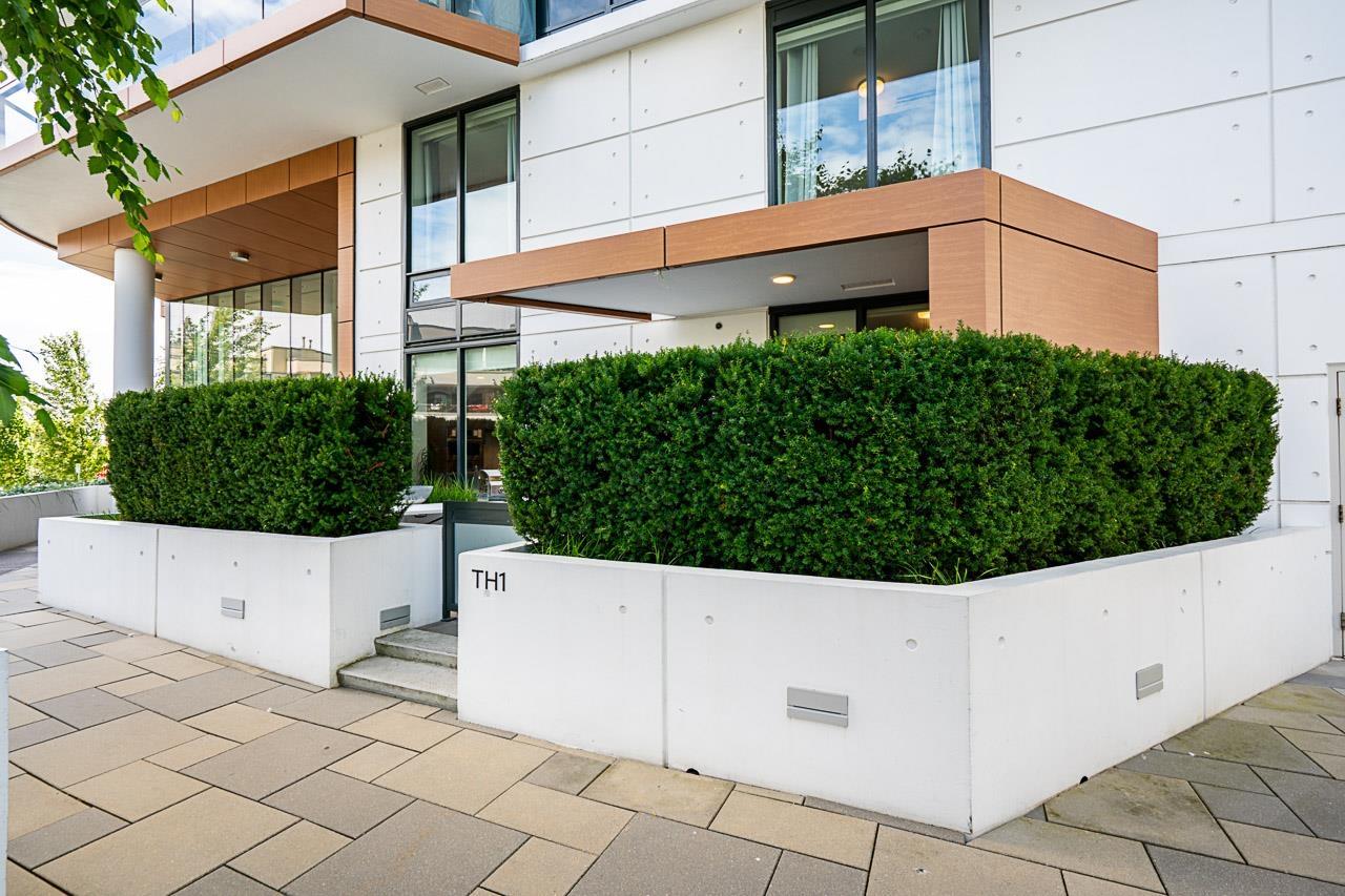 TH1 1439 GEORGE STREET, White Rock
