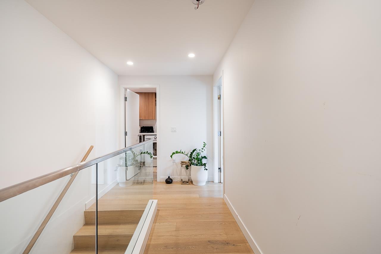 TH1 1439 GEORGE STREET, White Rock
