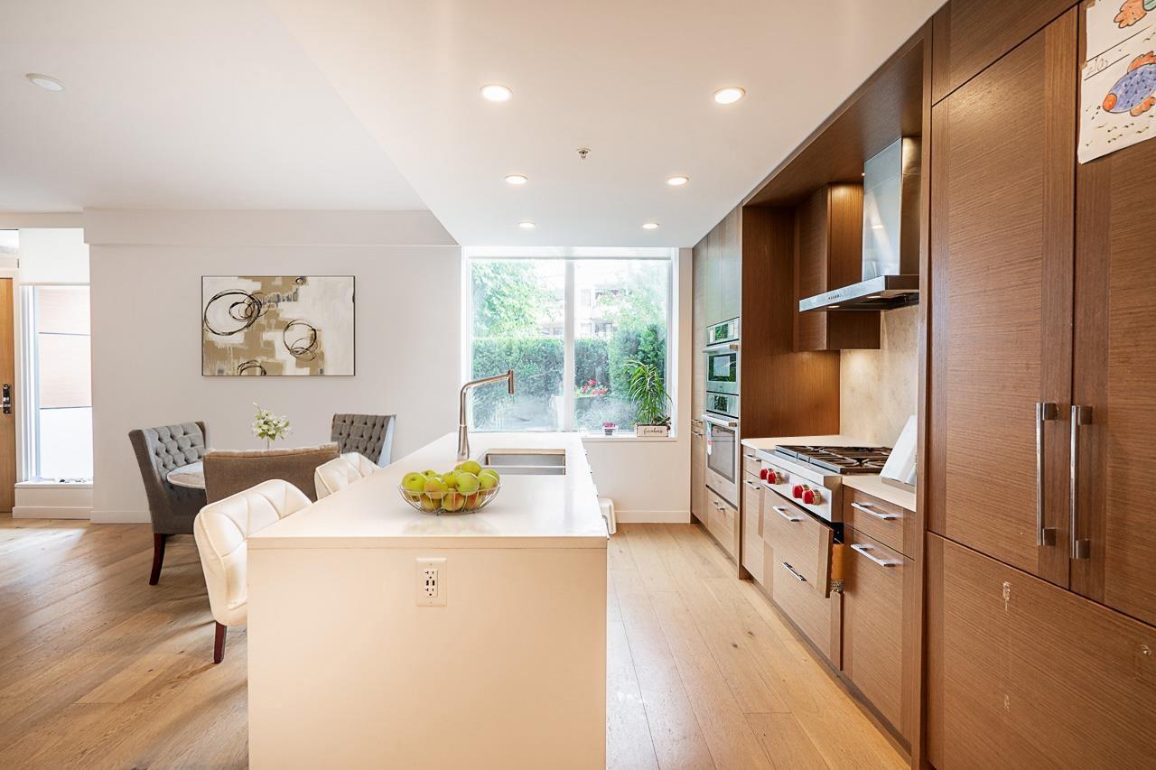 TH1 1439 GEORGE STREET, White Rock