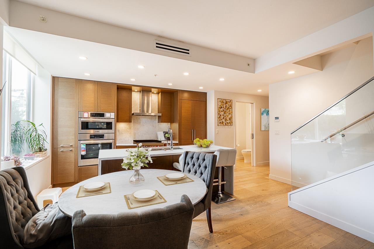 TH1 1439 GEORGE STREET, White Rock