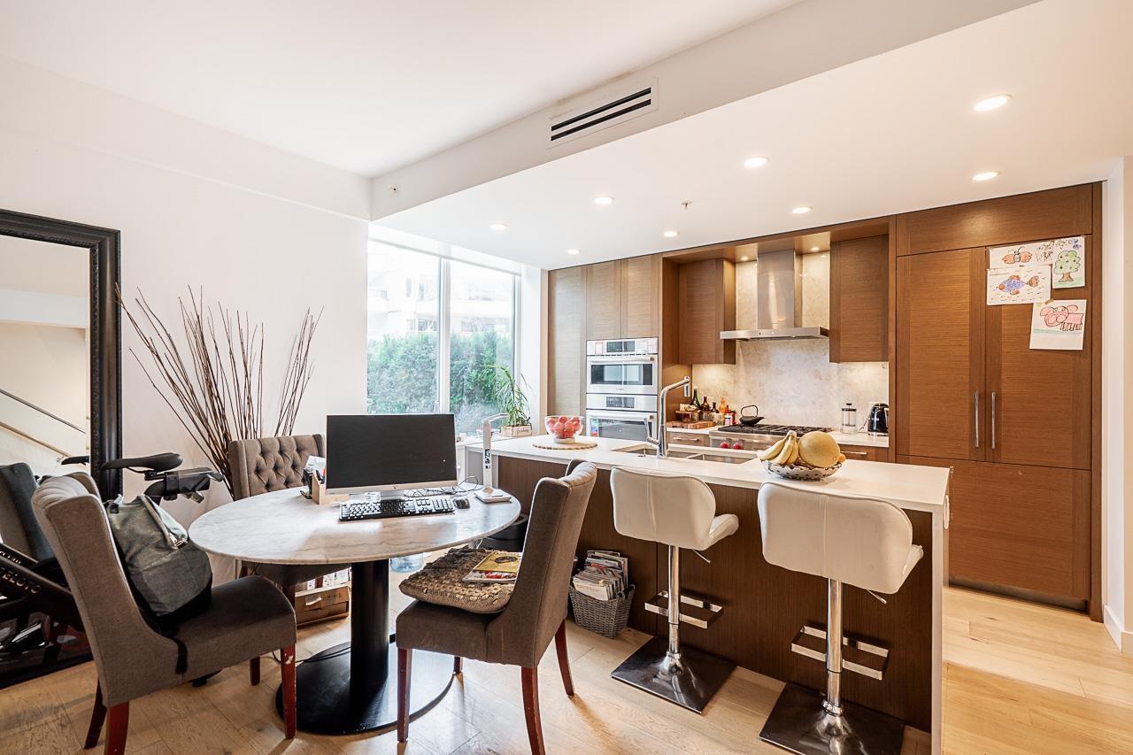 TH1 1439 GEORGE STREET, White Rock