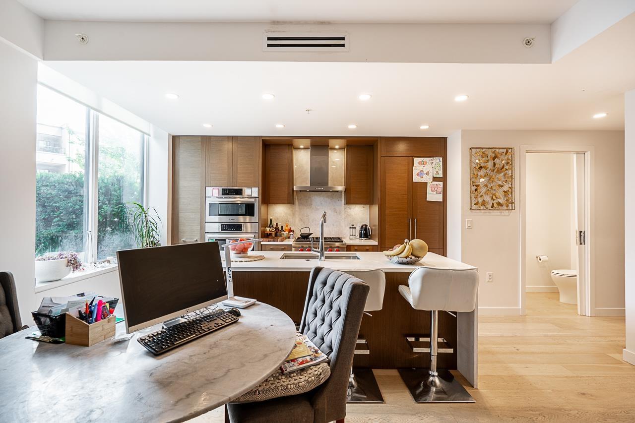 TH1 1439 GEORGE STREET, White Rock