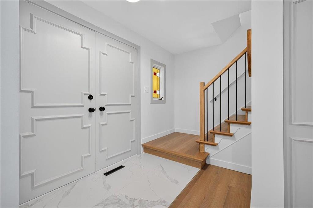 Photo 3 of 178 Mcquaker Drive, Winnipeg MB
