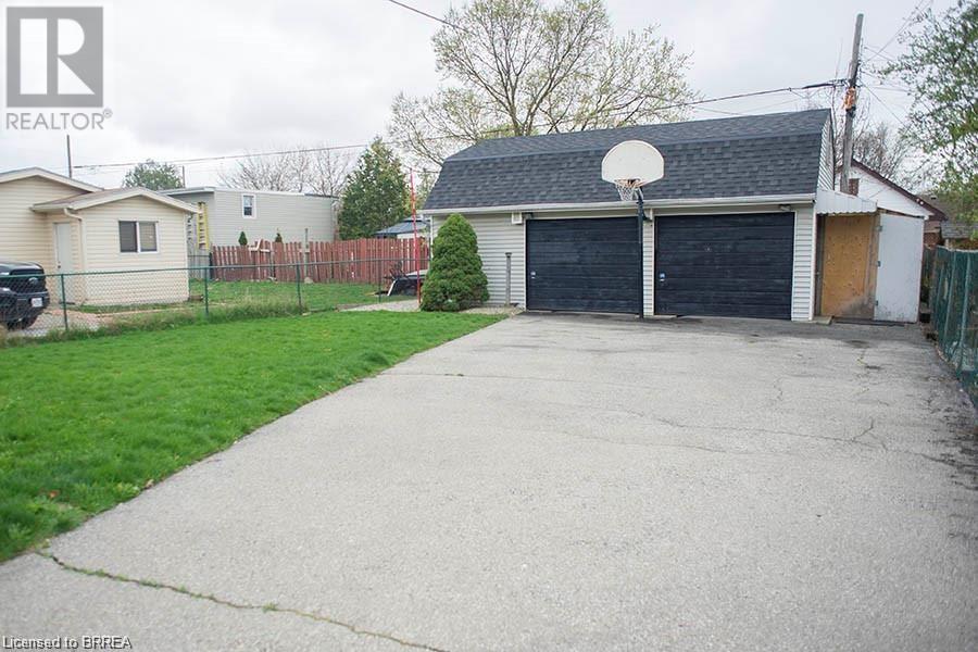 Photo 5 of 225 Chatham Street Unit Upper, Brantford ON