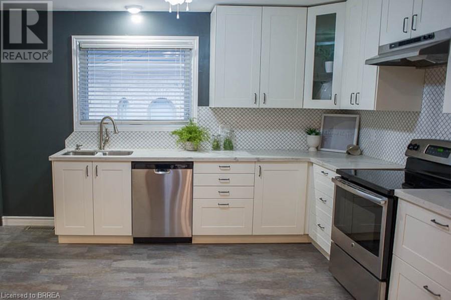 Photo 15 of 225 Chatham Street Unit Upper, Brantford ON