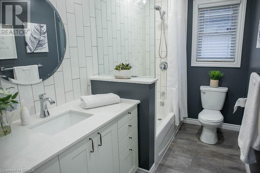 Photo 3 of 225 Chatham Street Unit Upper, Brantford ON
