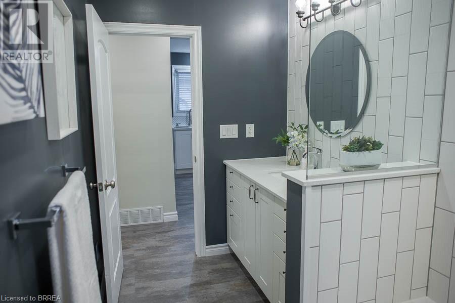 Photo 16 of 225 Chatham Street Unit Upper, Brantford ON