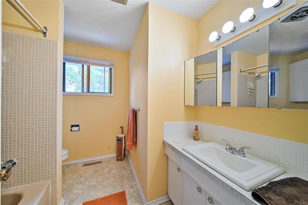 Photo 21 of 78 Linacre Road, Winnipeg MB
