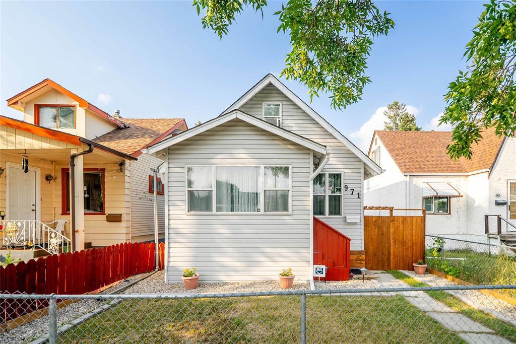 Photo 1 of 971 College Avenue, Winnipeg MB