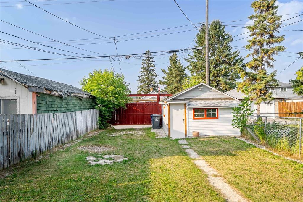 Photo 27 of 971 College Avenue, Winnipeg MB