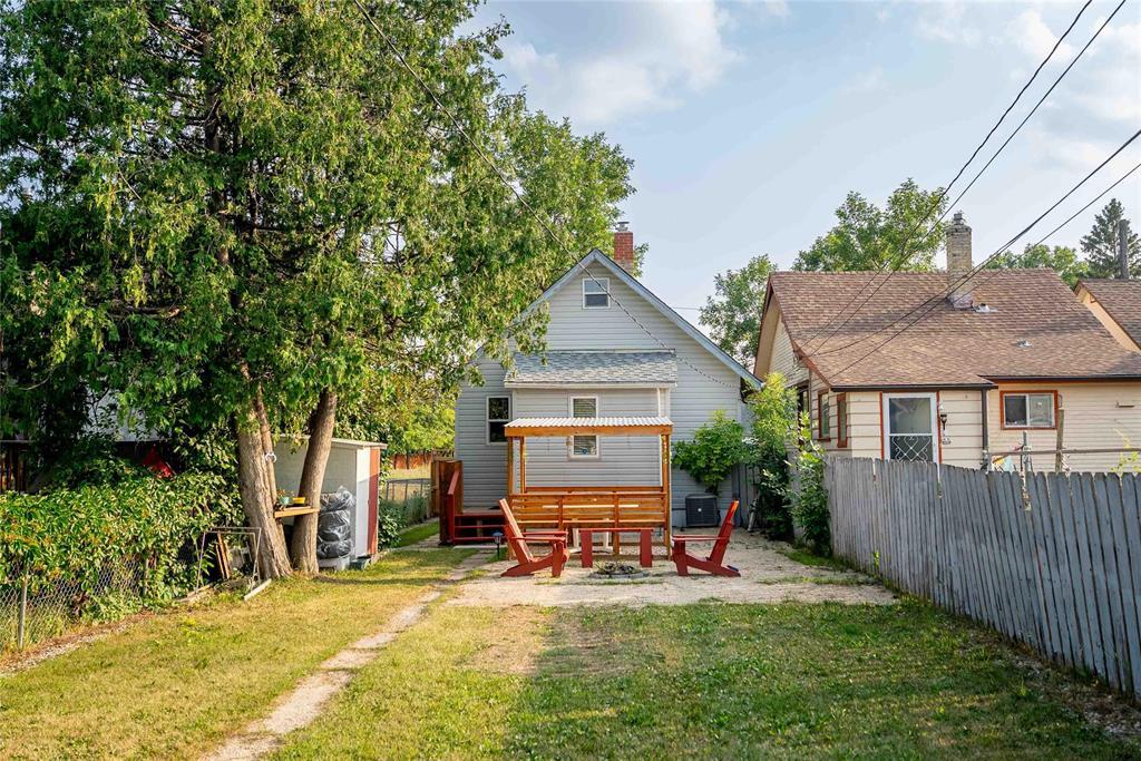 Photo 28 of 971 College Avenue, Winnipeg MB