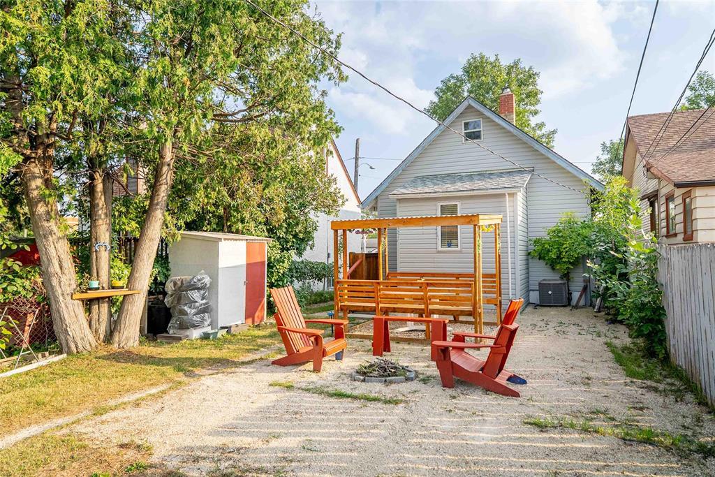 Photo 31 of 971 College Avenue, Winnipeg MB