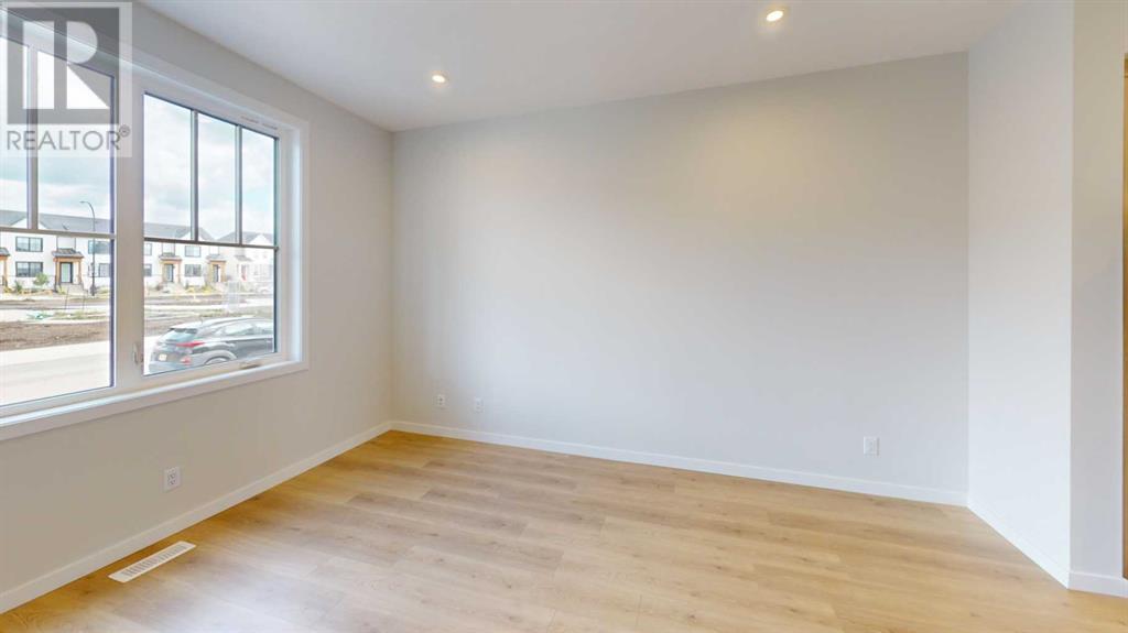 Photo 11 of 1465 Rangeview Drive Se, Calgary AB