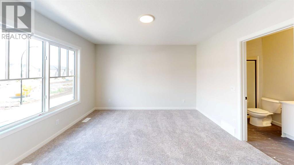 Photo 10 of 1465 Rangeview Drive Se, Calgary AB