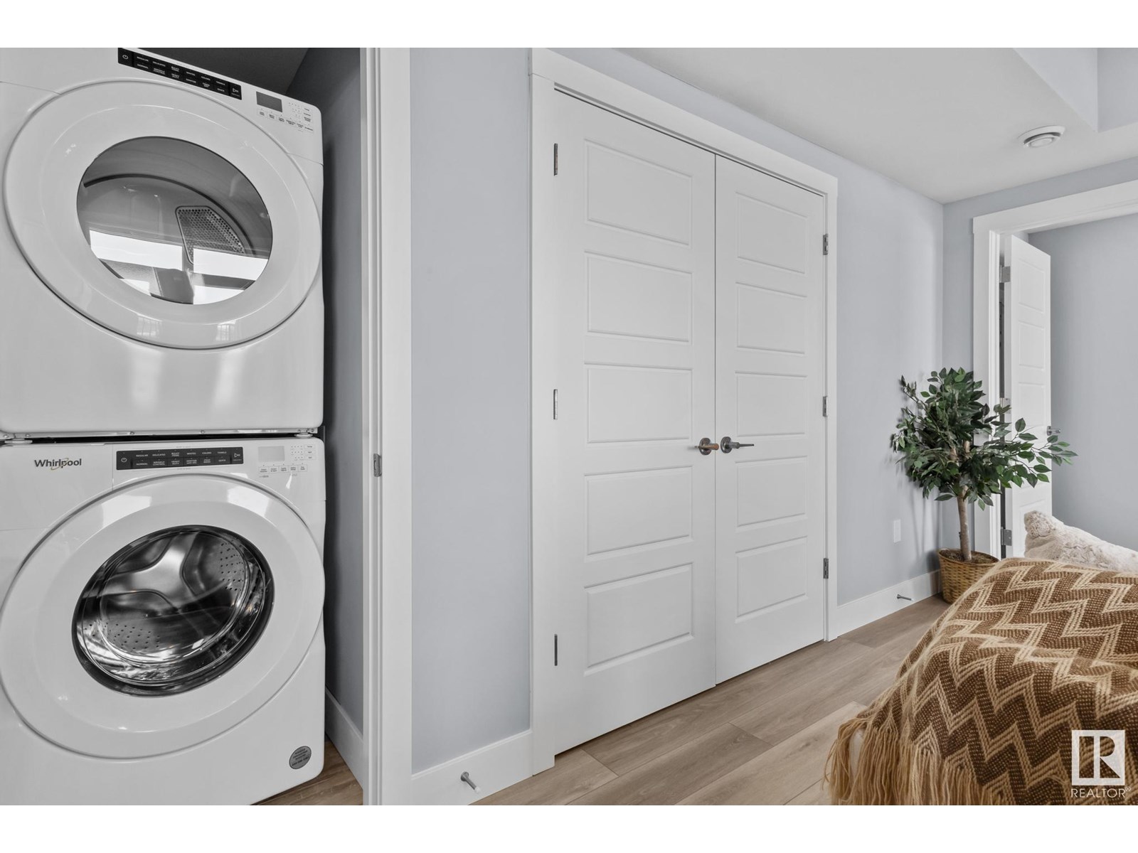 Photo 6 of 25 6905 25 Av Sw, Edmonton AB