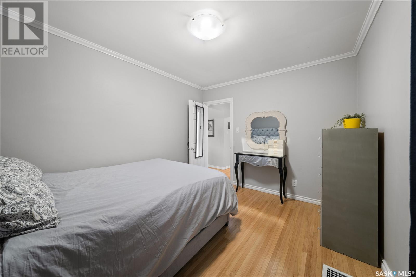Single Family House Raised bungalow for Sale in  York STREET Regina 