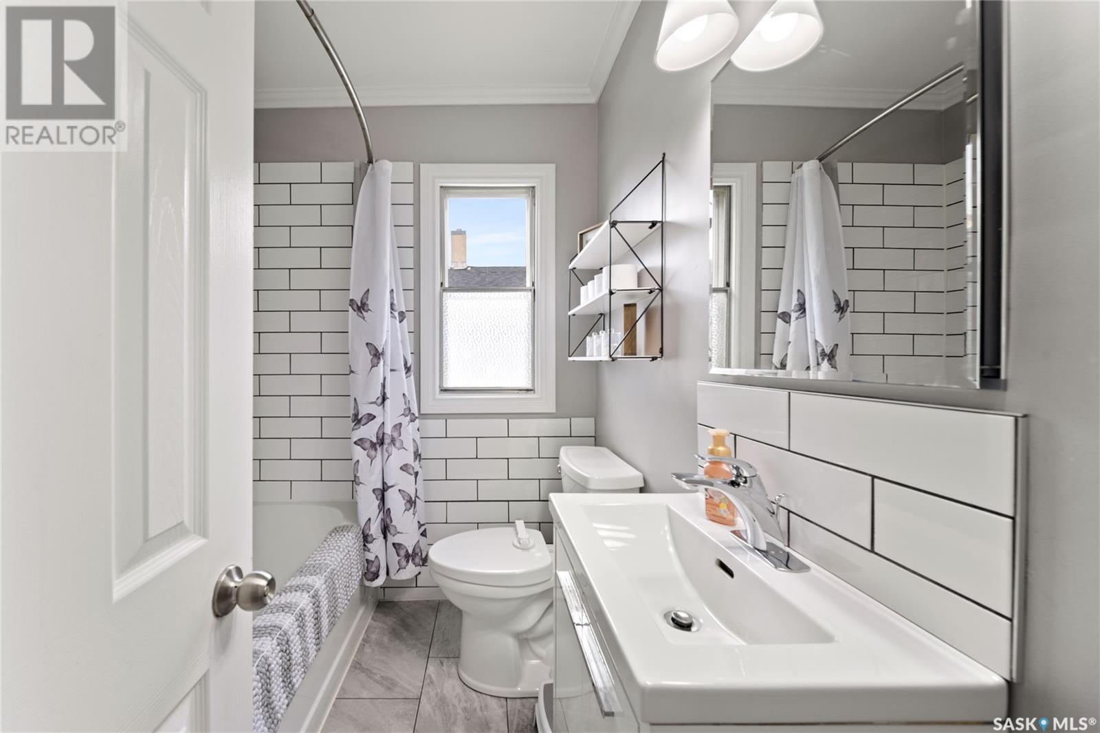 Single Family House Raised bungalow for Sale in  York STREET Regina 
