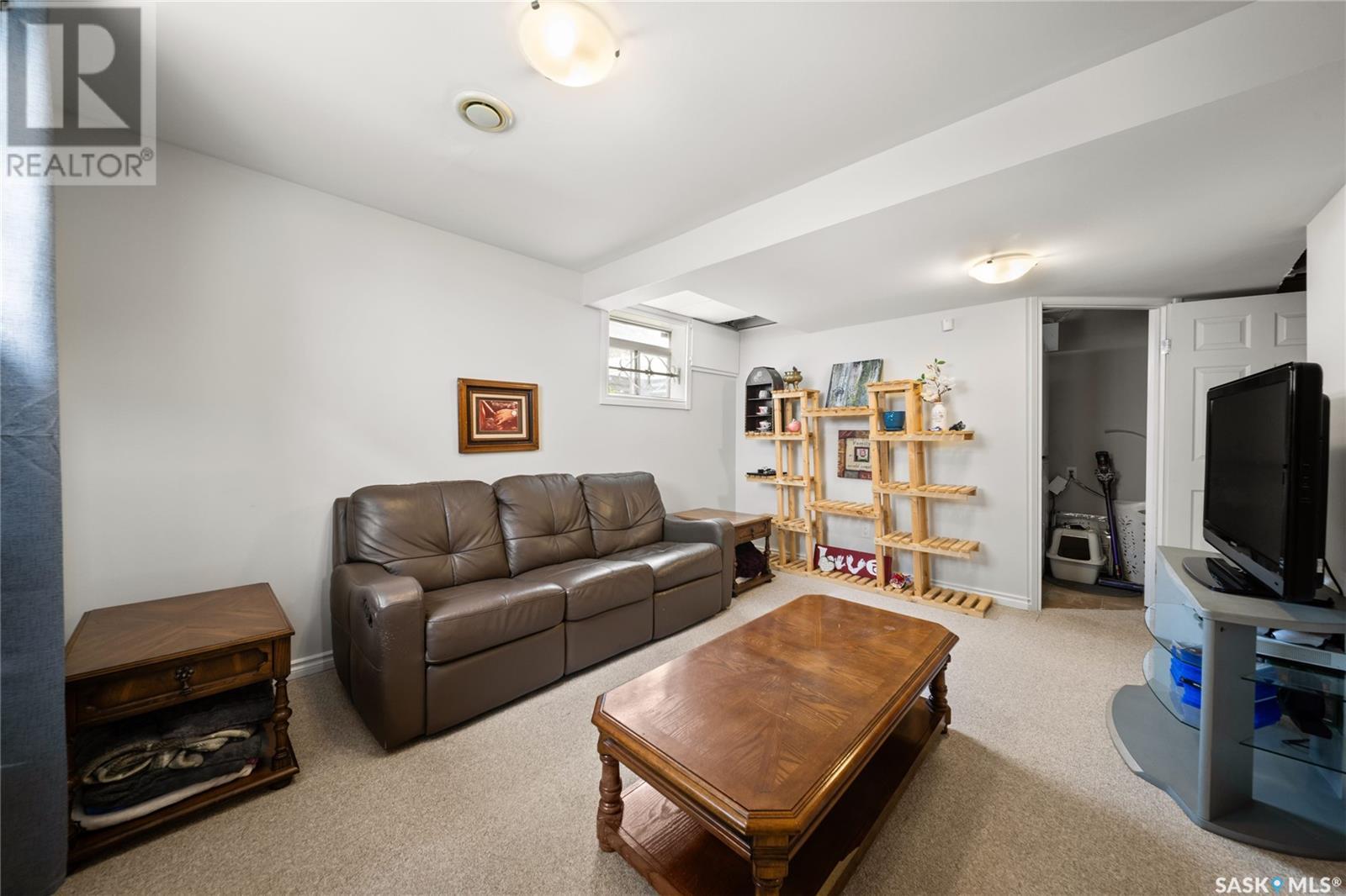 Single Family House Raised bungalow for Sale in  York STREET Regina 