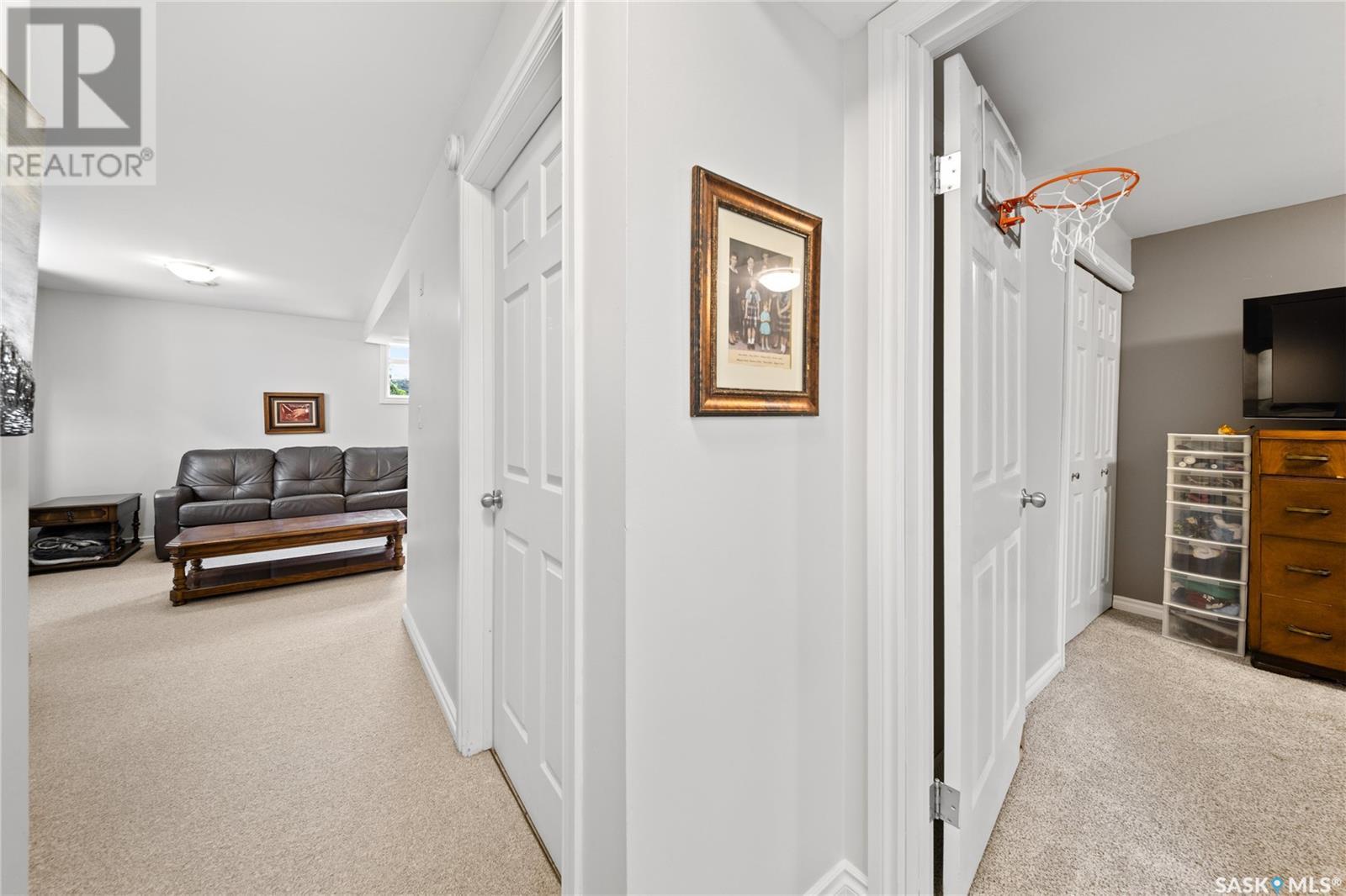 Single Family House Raised bungalow for Sale in  York STREET Regina 