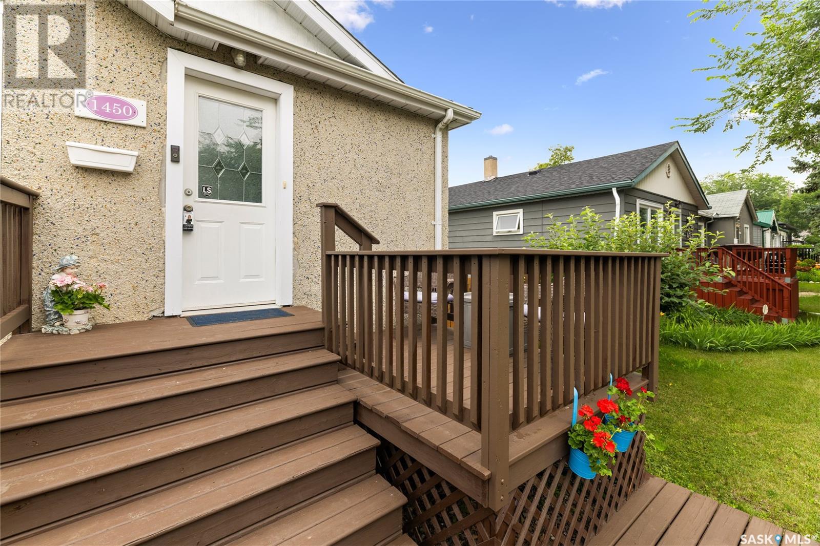 Single Family House Raised bungalow for Sale in  York STREET Regina 