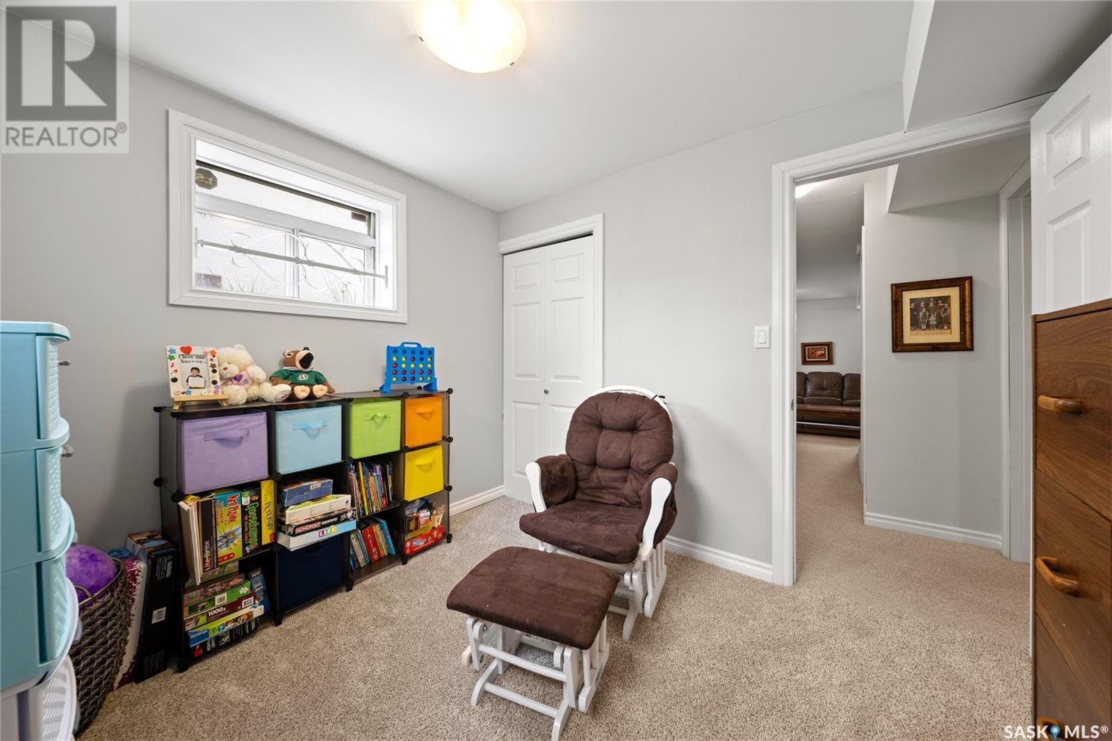 Single Family House Raised bungalow for Sale in  York STREET Regina 