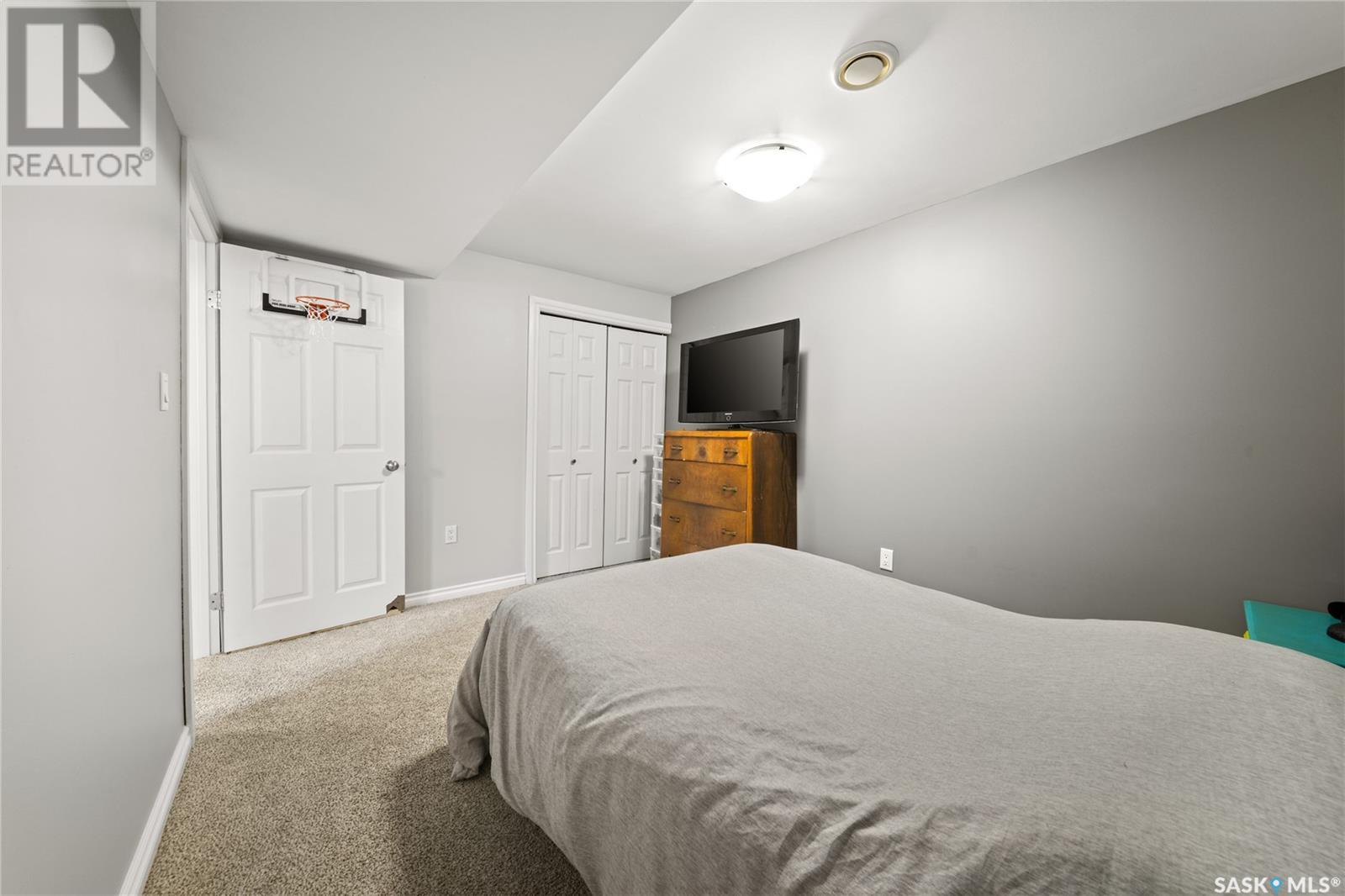 Single Family House Raised bungalow for Sale in  York STREET Regina 