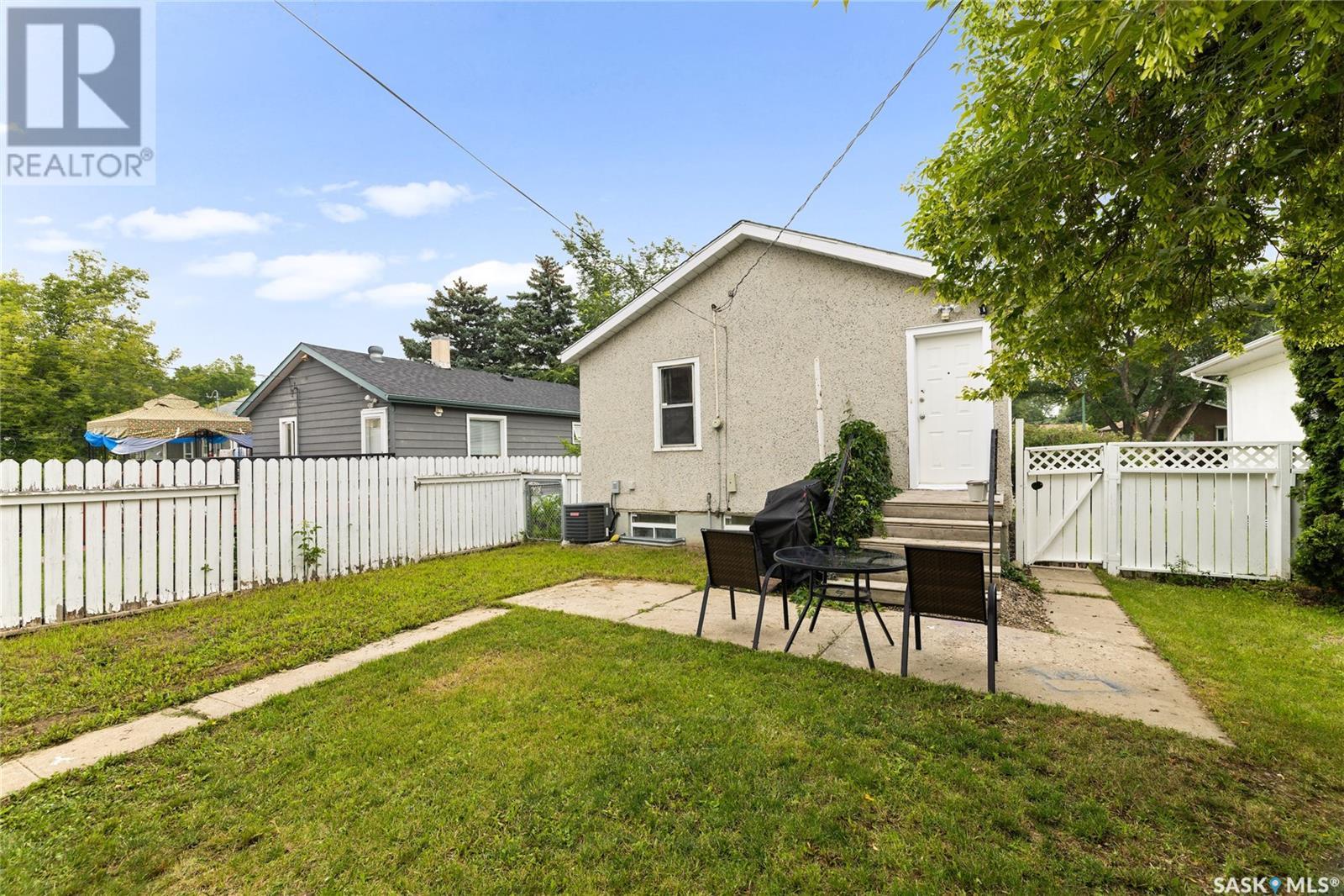 Single Family House Raised bungalow for Sale in  York STREET Regina 