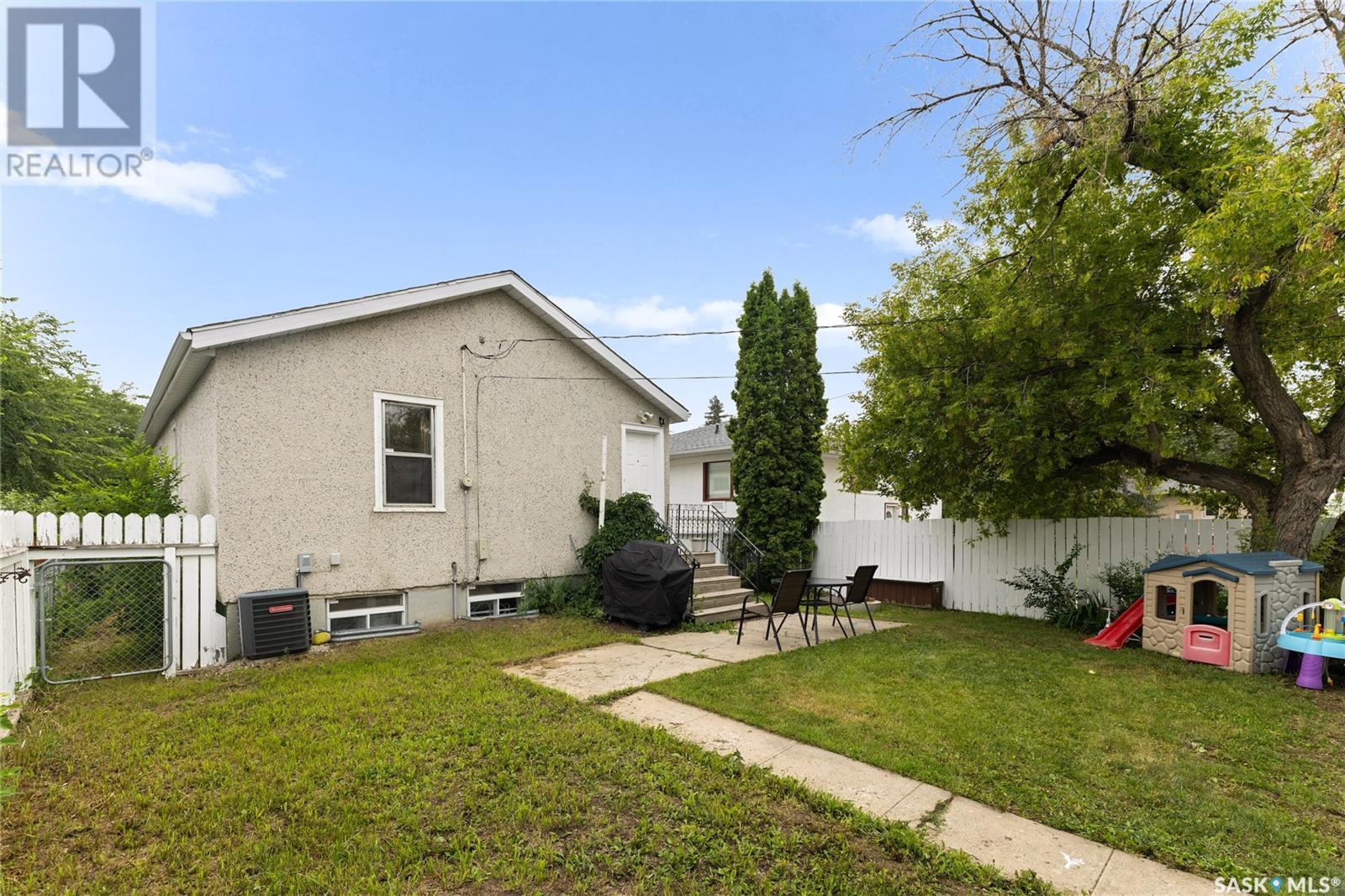 Single Family House Raised bungalow for Sale in  York STREET Regina 
