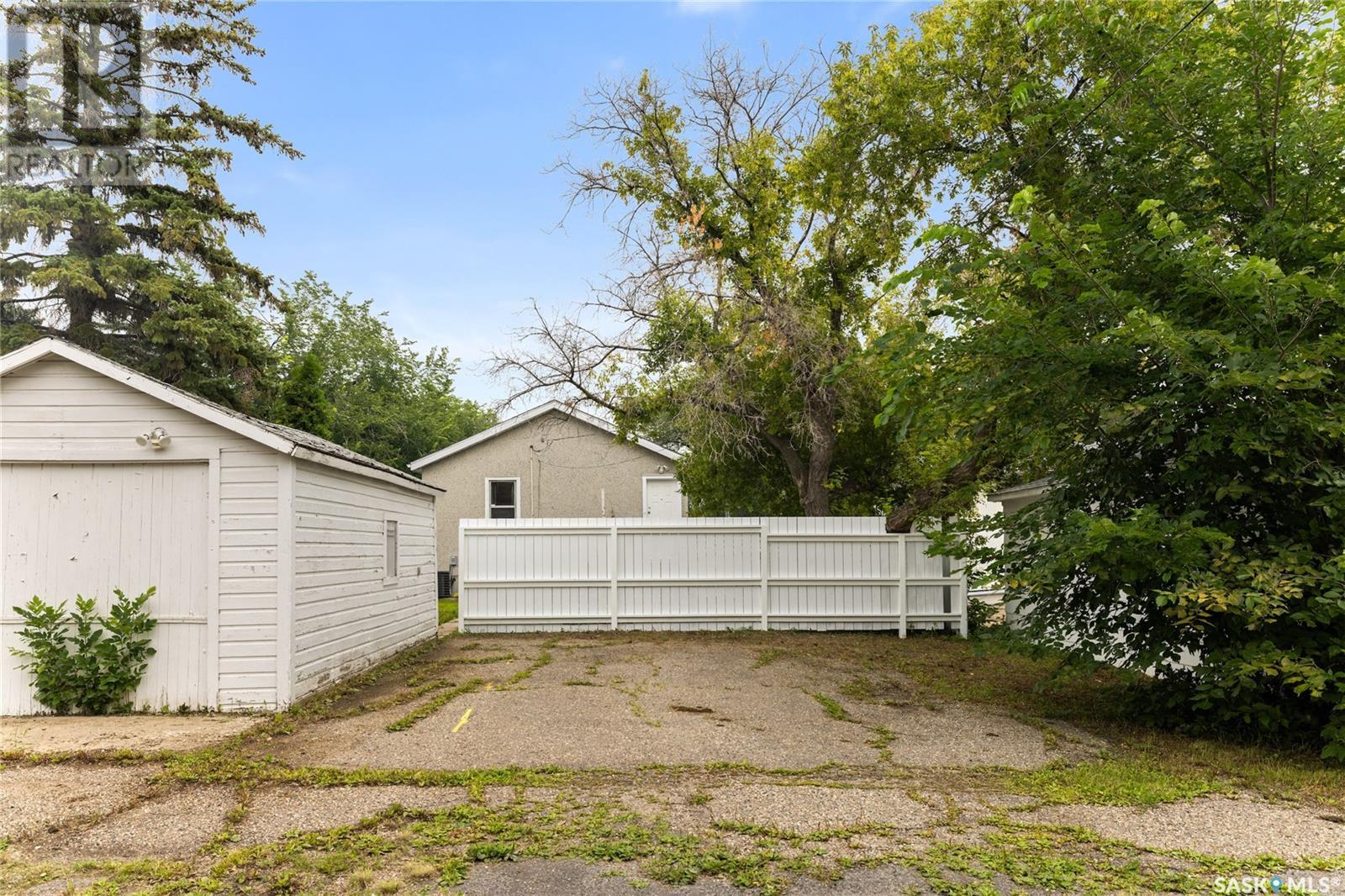 Single Family House Raised bungalow for Sale in  York STREET Regina 