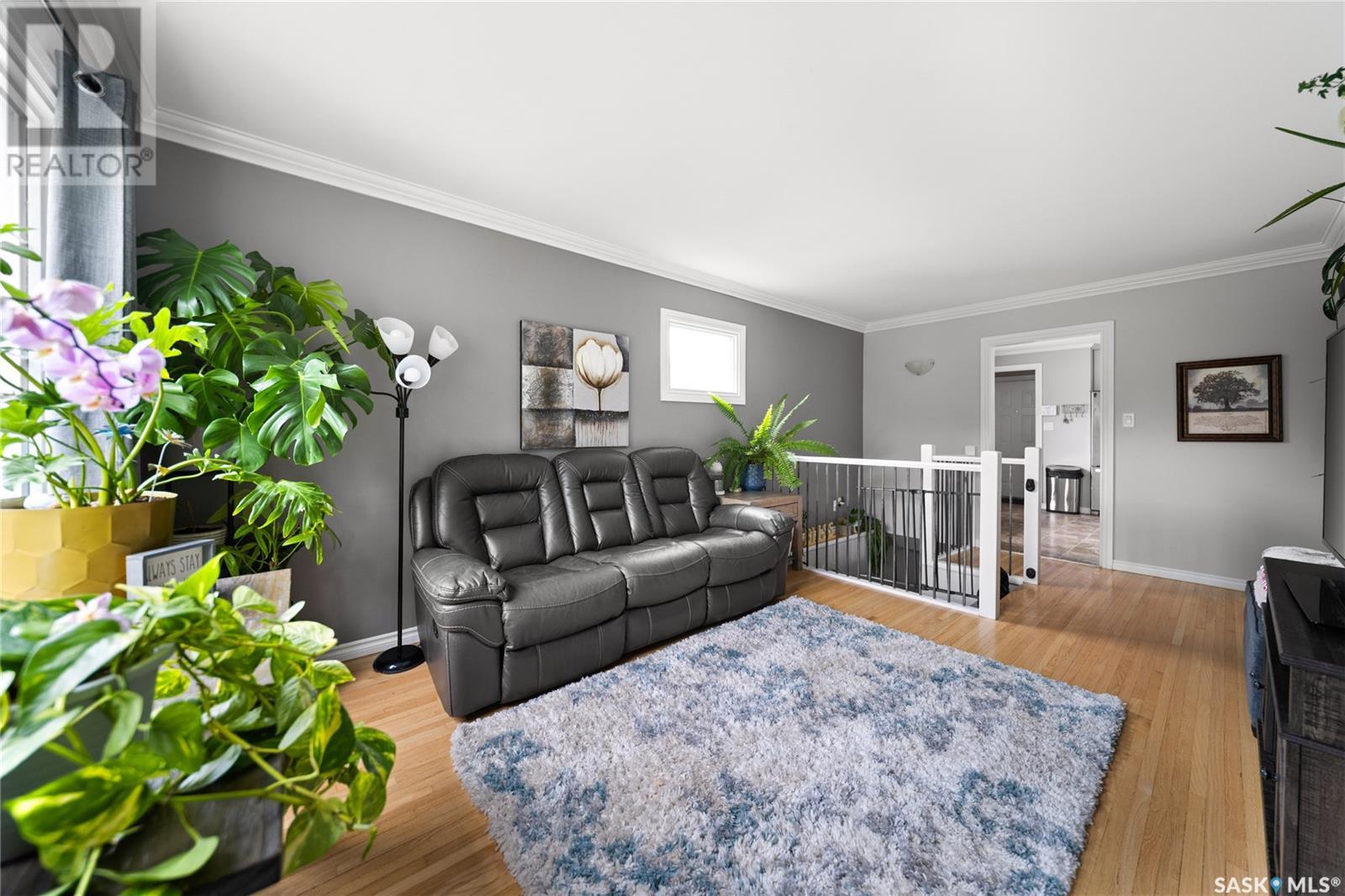 Single Family House Raised bungalow for Sale in  York STREET Regina 